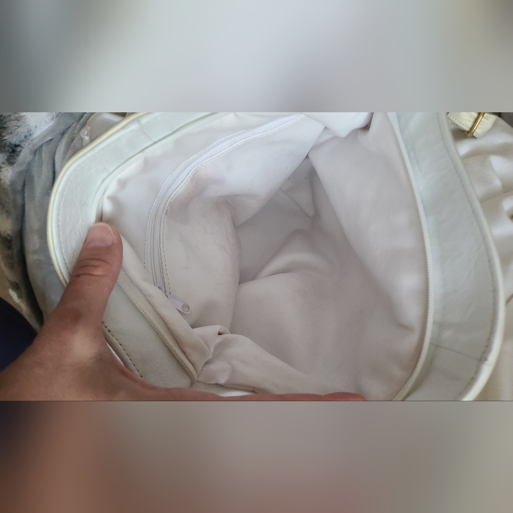 White And Champagne Colored Genuine Leather Bag. - Picture 6 of 7